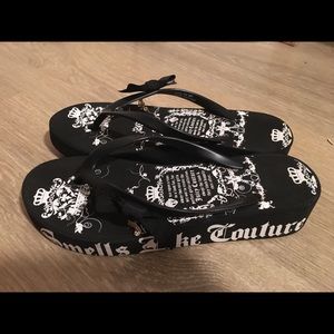 Juicy Couture Flip Flops, Size 8
